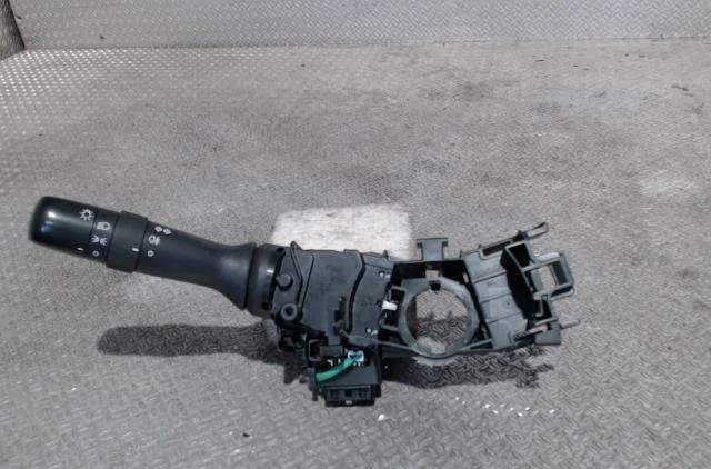 Commande clignotant TOYOTA YARIS 3  YARIS 3 PHASE 3 occasion