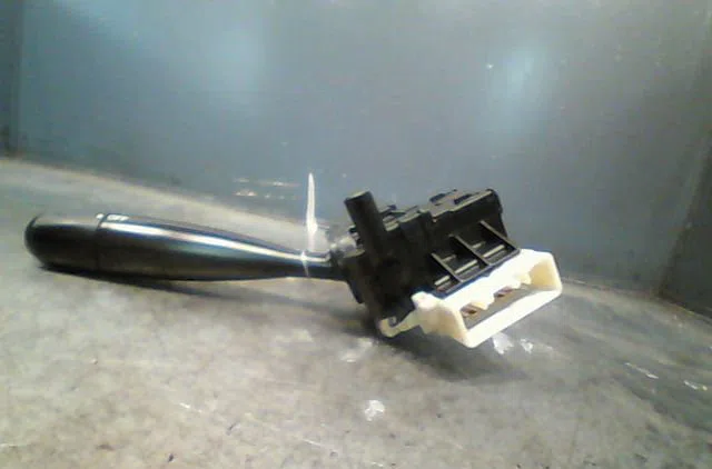 Commande clignotant Toyota YARIS (_P1_) 1.3 (ncp10_, scp12_) (1999-2005) occasion