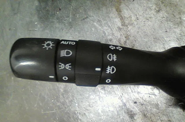 Commande clignotant Toyota YARIS (_P13_) 1.4 d (nlp130_) (2011) occasion