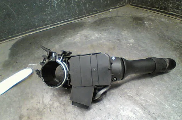 Commande clignotant Toyota YARIS (_P13_) 1.4 d (nlp130_) (2011) occasion