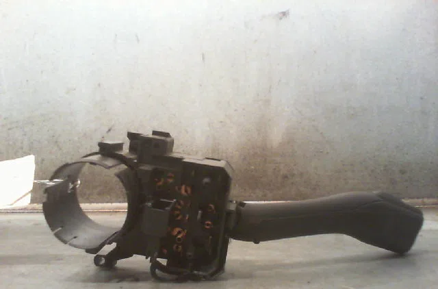 Commande clignotant VOLKSWAGEN GOLF IV Phase 1 01-1998--05-2004 occasion