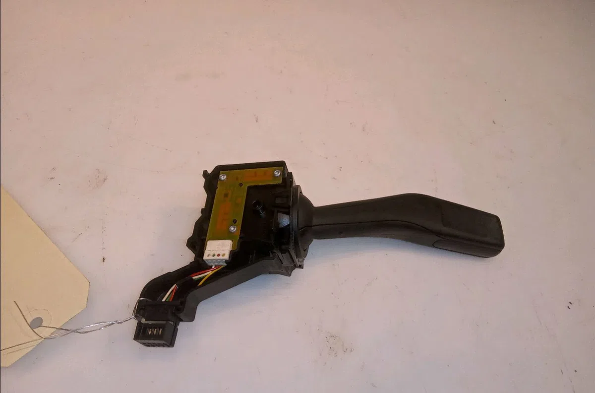 Commande clignotant Volkswagen GOLF V (1K1) 1.9 tdi (2003-2008) occasion