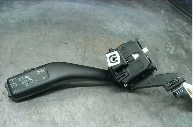 Commande clignotant Volkswagen GOLF VI (5K1) 1.4 tsi (2008-2012) occasion