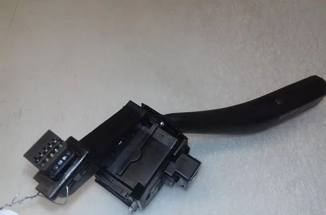 Commande clignotant Volkswagen TOURAN (1T1, 1T2) 2.0 tdi 16v (2003-2010) 5 portes occasion