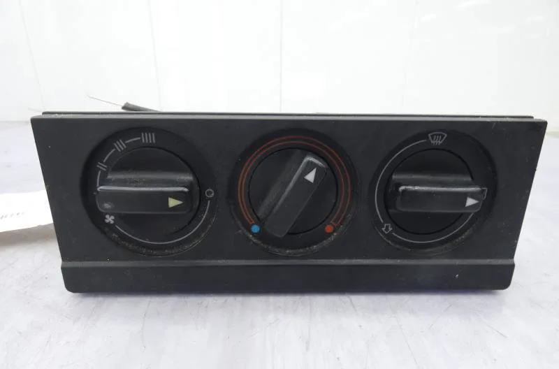 Commande de chauffage AUDI 80 3 PHASE 1 occasion