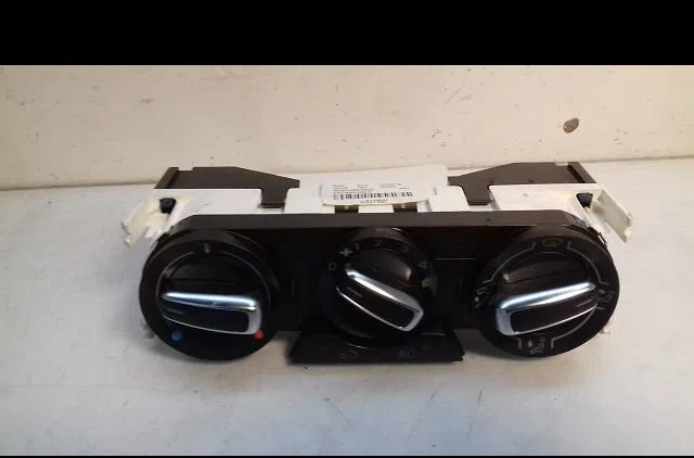 Commande de chauffage Audi A1 (8X1, 8XK) 1.6 tdi (2011-2015) 3 portes occasion