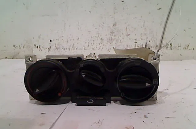 Commande de chauffage Audi A4 B5 (8D2) 1.9 di (1995-2000) occasion