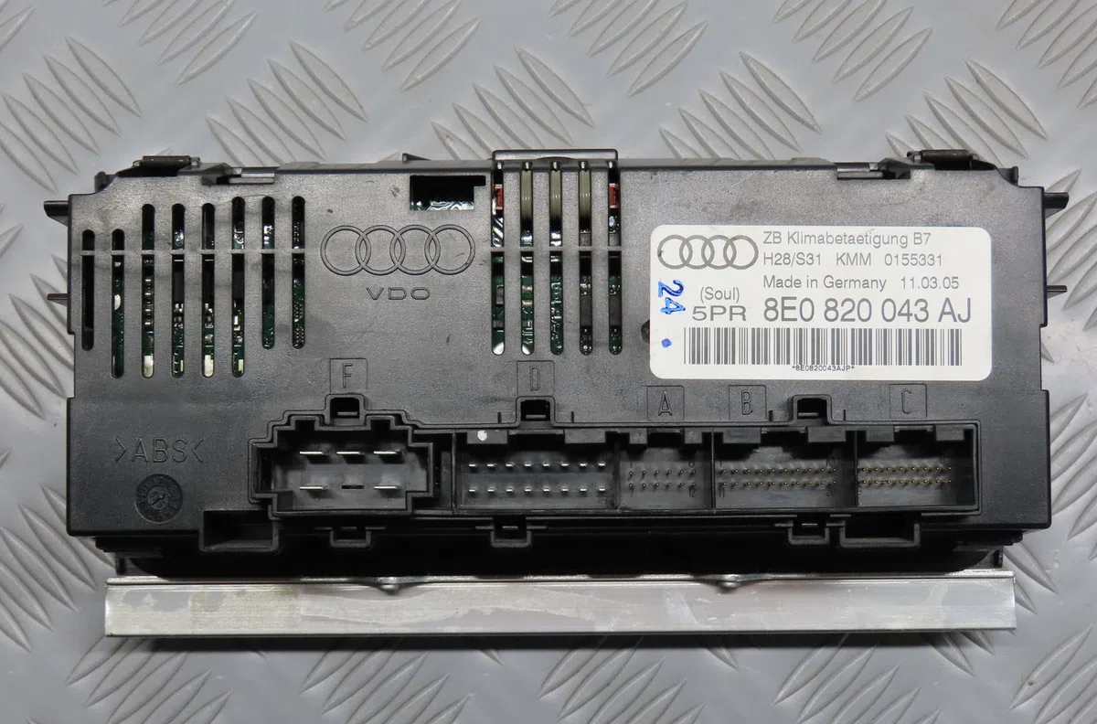 Commande de chauffage Audi A4 B7 (8EC) 1.9 tdi (2004-2008) 4 portes occasion
