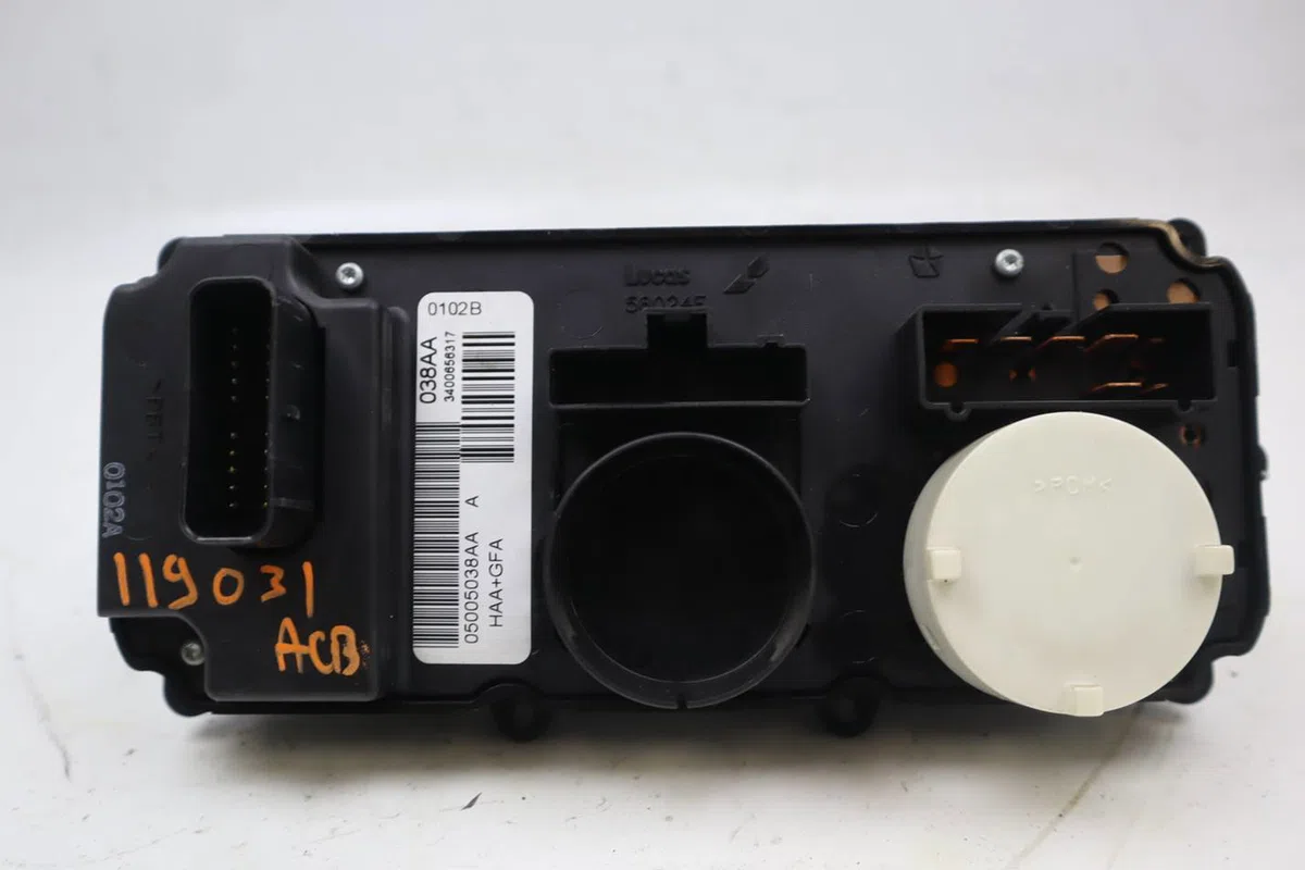 Commande de chauffage Chrysler VOYAGER IV (RG, RS) 2.5 crd (2000-2008) occasion