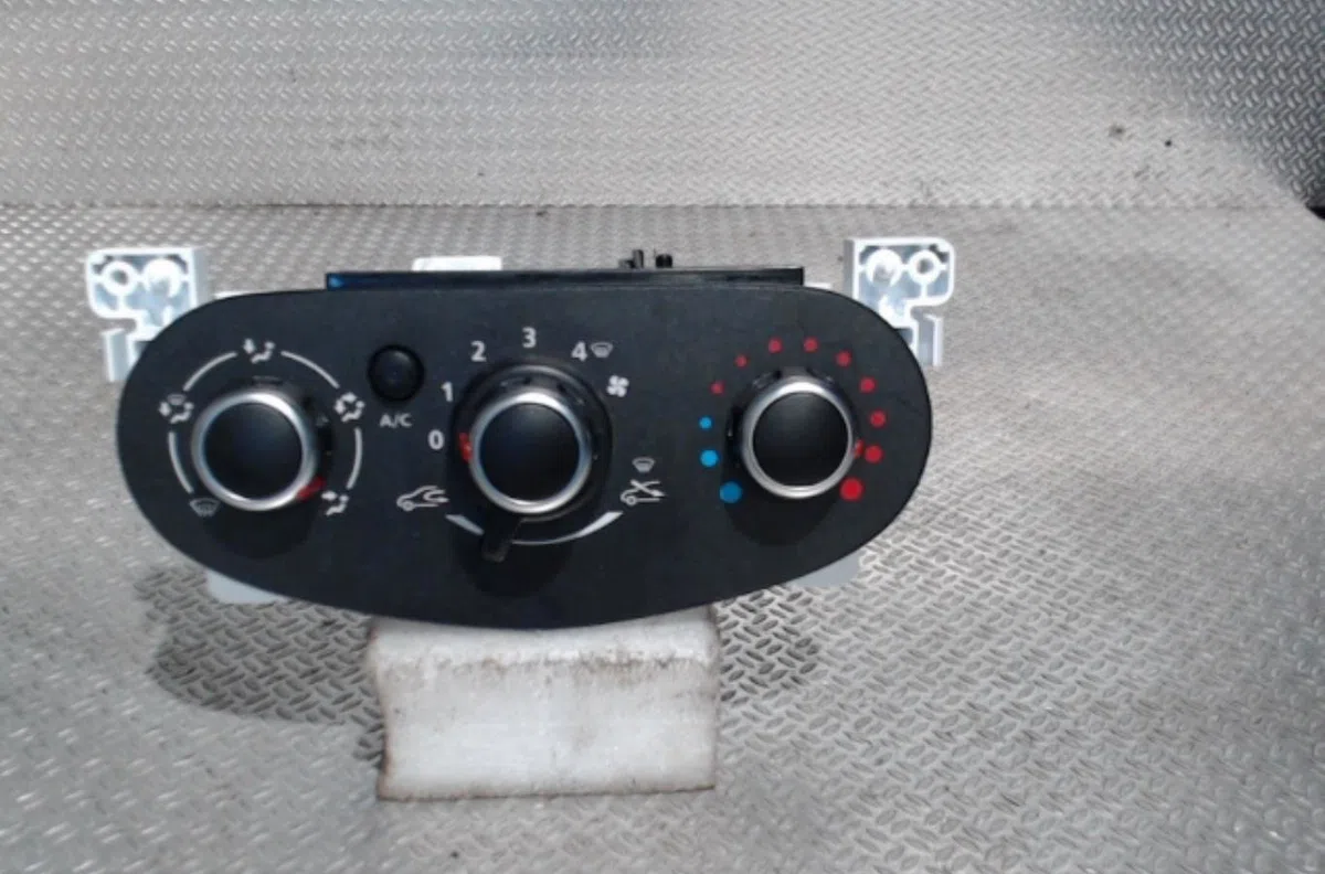 Commande de chauffage Dacia LODGY (JS_) 1.6 sce 100 (2015) occasion — photo 2