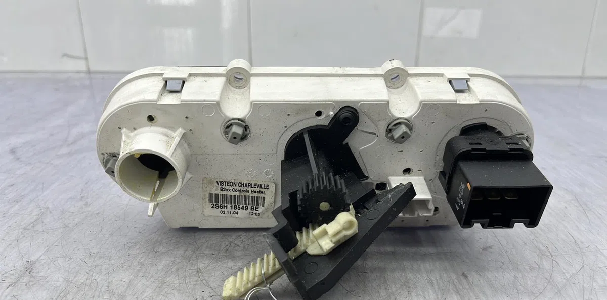 Commande de chauffage FORD FIESTA 5 PHASE 1 occasion — photo 4