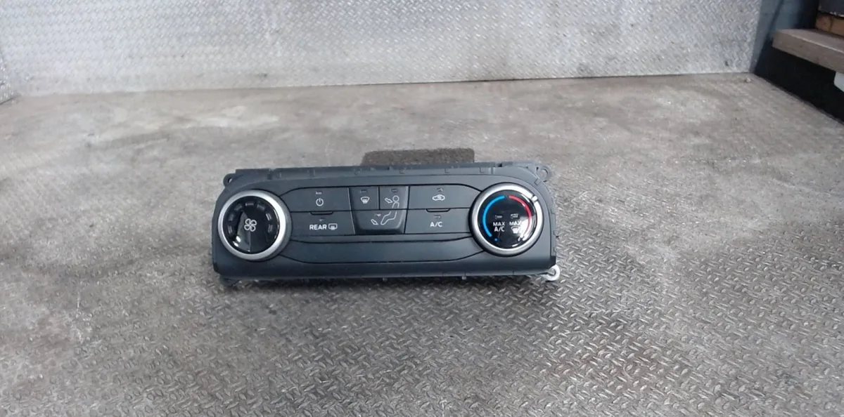 Commande de chauffage FORD FIESTA 7  FIESTA 7 PHASE 1 occasion