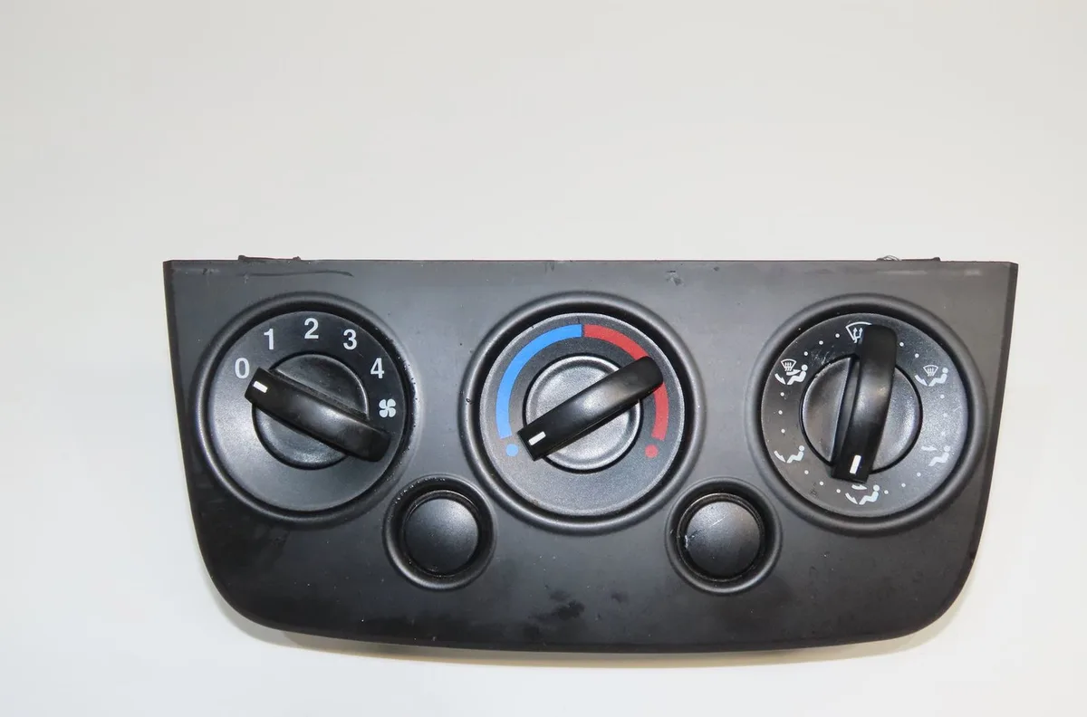 Commande de chauffage Ford FIESTA V (JH_, JD_) 1.4 tdci (2001-2008) 5 portes occasion