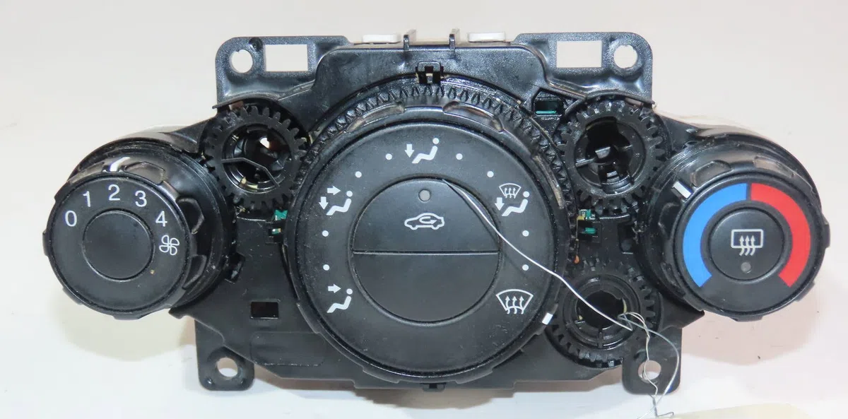 Commande de chauffage Ford FIESTA VI (CB1, CCN) 1.4 tdci (2010-2012) 3 portes occasion