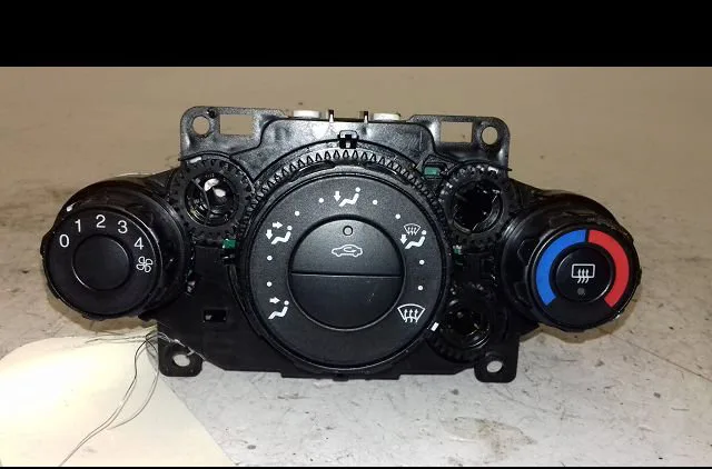 Commande de chauffage Ford FIESTA VI (CB1, CCN) 1.4 tdci (2010-2012) 3 portes occasion