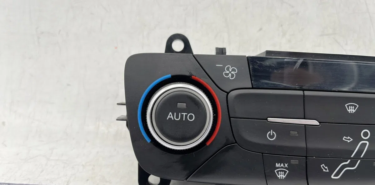 Commande de chauffage FORD FOCUS 3 PHASE 2 occasion — photo 2