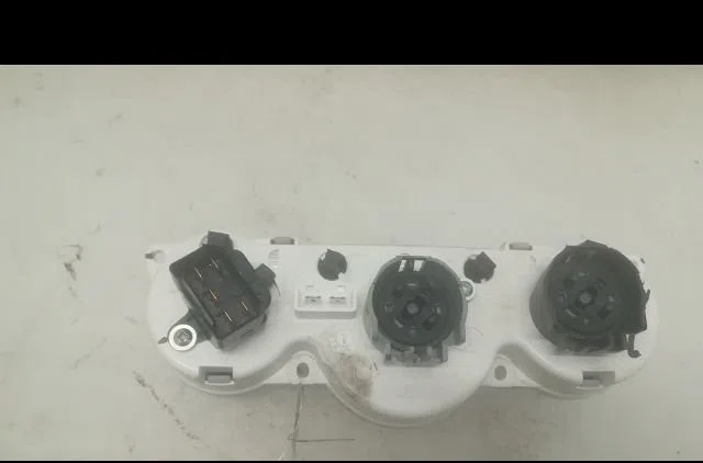 Commande de chauffage Ford FOCUS I (DAW, DBW) 1.8 tdci (2001-2004) occasion