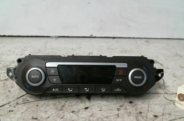 Commande de chauffage Ford FOCUS II A trois volumes (DB_, FCH, DH) 2.0 tdci (2005-2012) occasion