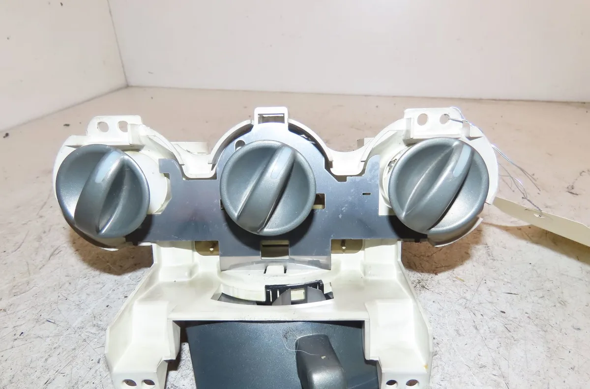 Commande de chauffage Honda JAZZ II (GD_, GE3, GE2) 1.2 i-dsi (gd5, ge2) (2002-2008) 5 portes occasion