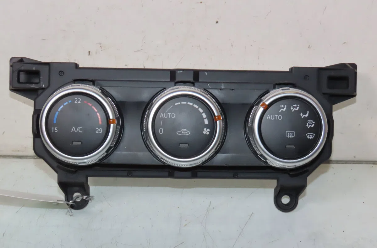 Commande de chauffage Mazda 2 (DL, DJ) 1.5 skyactiv-g (djlfs) (2014) occasion