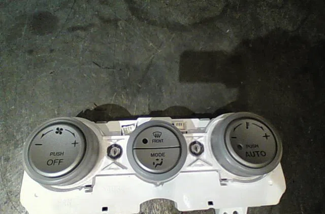 Commande de chauffage Mazda 6 Hatchback (GG) 2.0 di (gg14) (2002-2007) occasion