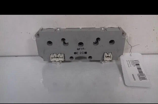 Commande de chauffage Mazda 6 Hatchback (GG) 2.0 (gges) (2002-2007) occasion