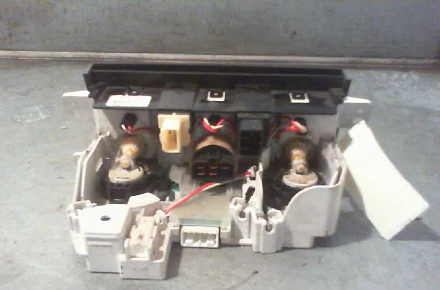 Commande de chauffage MAZDA PREMACY Phase 1 07-1999--06-2005 occasion