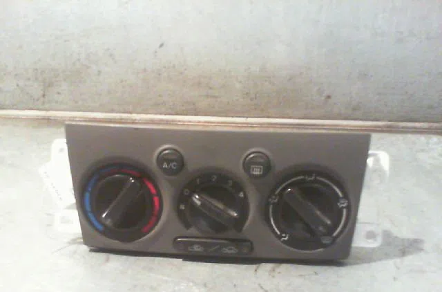 Commande de chauffage MAZDA PREMACY Phase 1 07-1999--06-2005 occasion