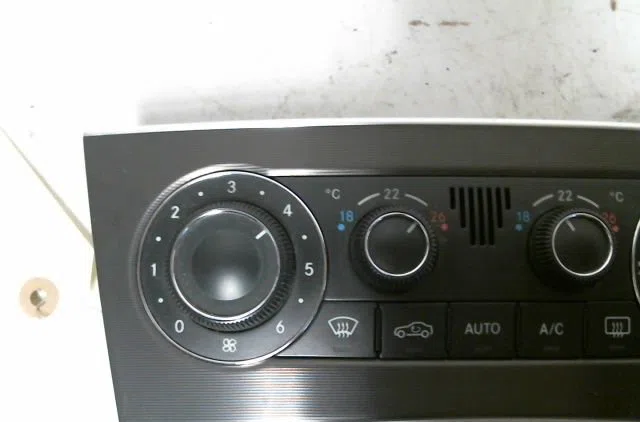 Commande de chauffage Mercedes-benz CLASSE C Coupe Sport (CL203) C 180 kompressor (203.746) (2002-2008) occasion