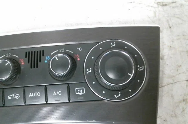 Commande de chauffage Mercedes-benz CLASSE C Coupe Sport (CL203) C 180 kompressor (203.746) (2002-2008) occasion