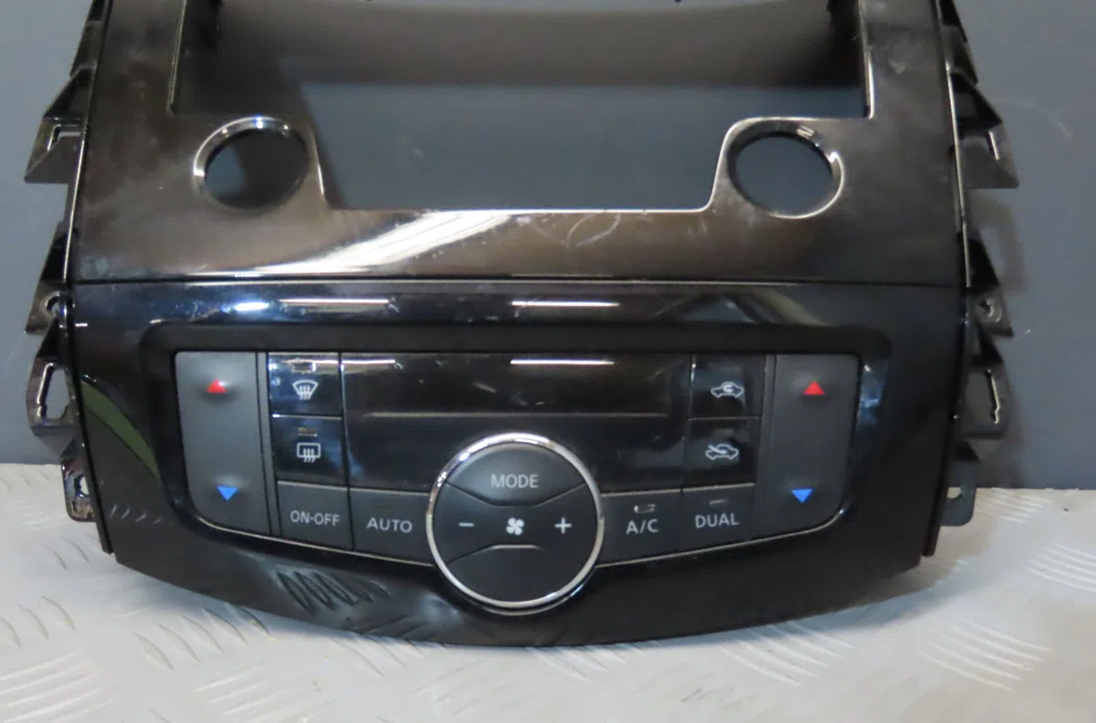Commande de chauffage NISSAN NP300 2016 occasion