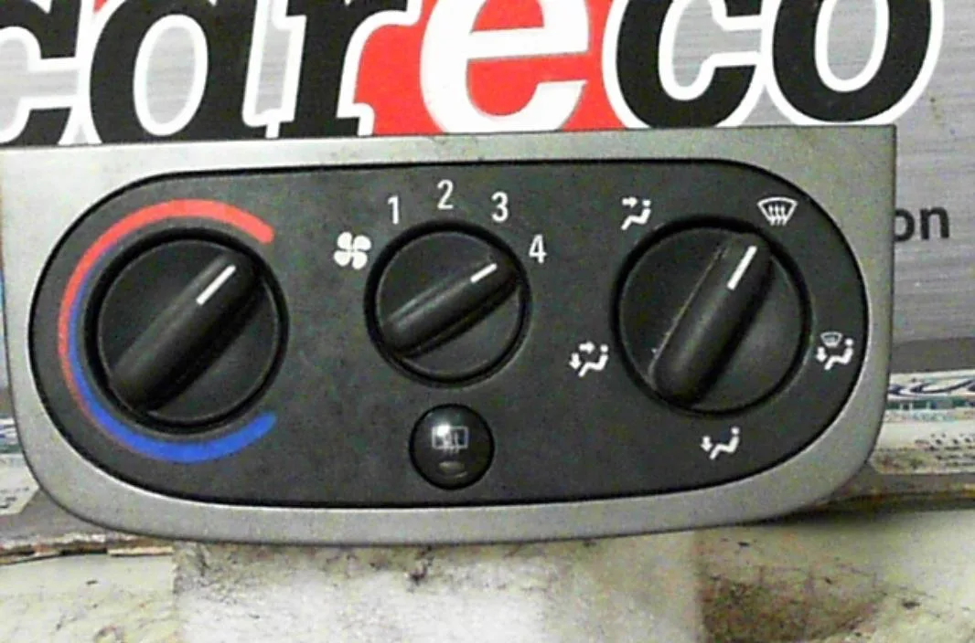 Commande de chauffage Opel CORSA C (X01) 1.0 (f08, f68) (2000-2003) occasion