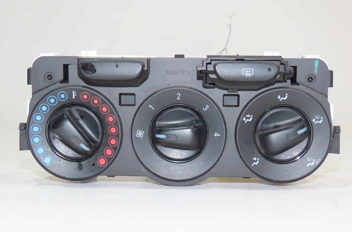 Commande de chauffage Opel CORSA E (X15) 1.2 (08, 68) (2014) occasion