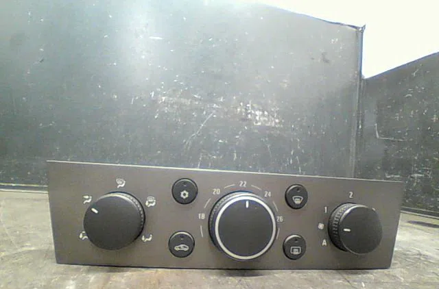 Commande de chauffage Opel VECTRA C GTS (Z02) 1.9 cdti (f68) (2004-2009) occasion