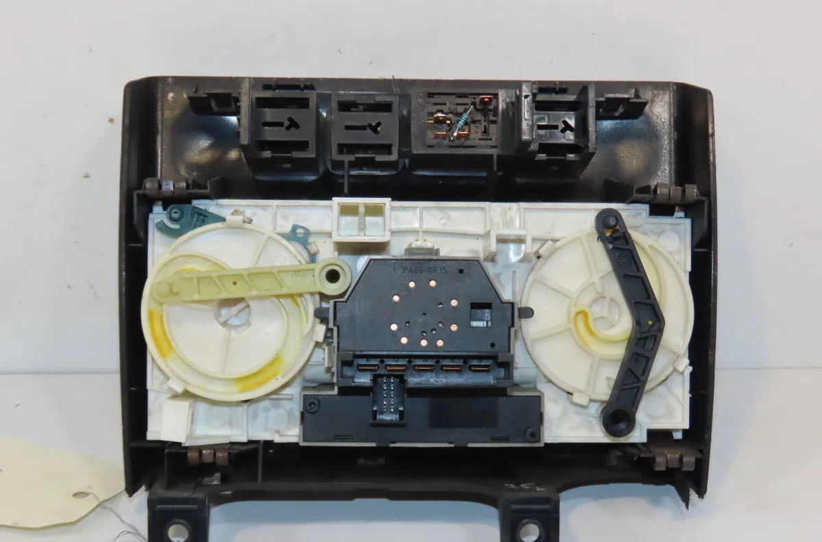 Commande de chauffage Opel ZAFIRA A Monospace (T98) 2.0 di 16v (f75) (1999-2005) 5 portes occasion
