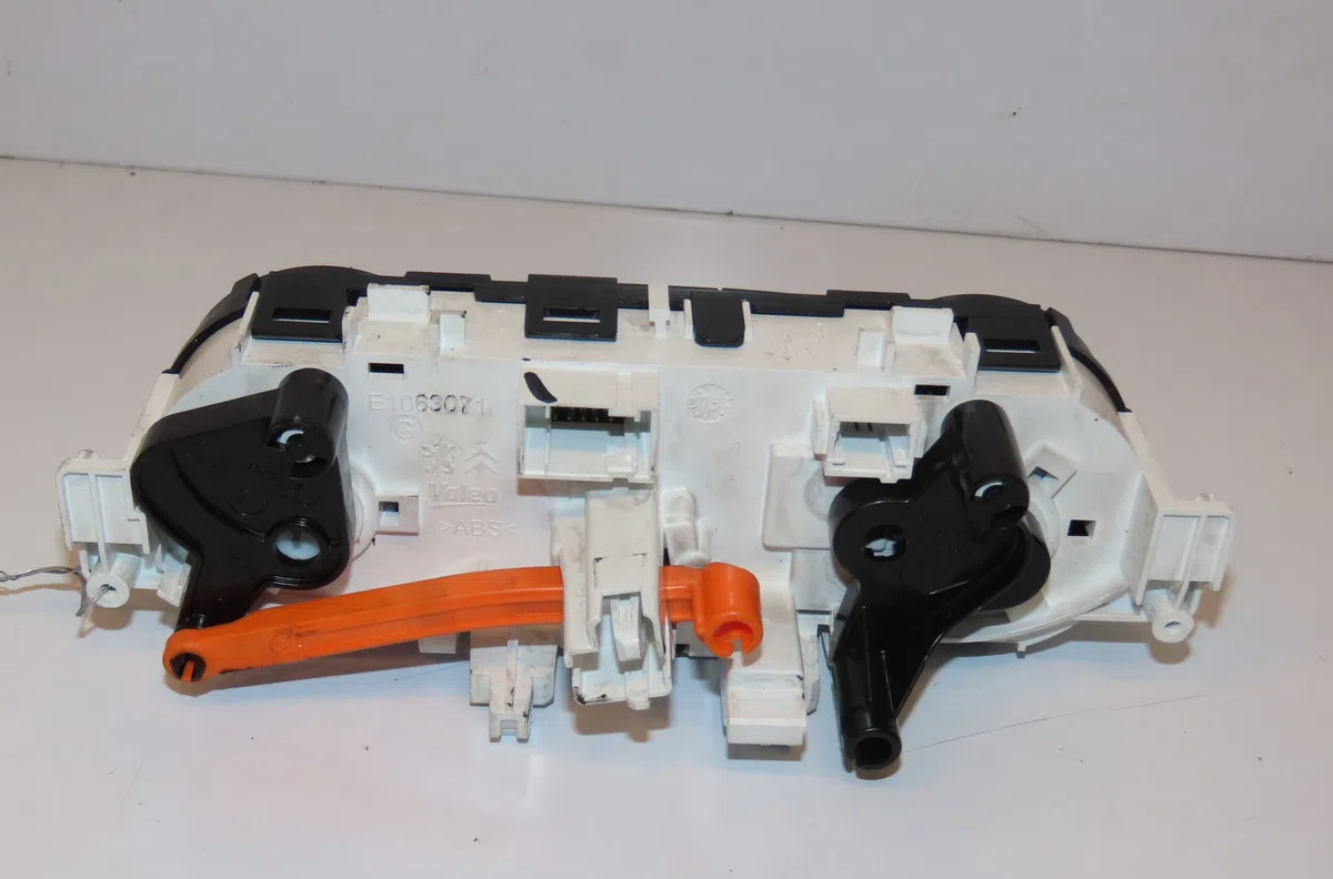 Commande de chauffage Peugeot 2008 I (CU_) 1.2 thp 130 - puretech 130 (2015) occasion