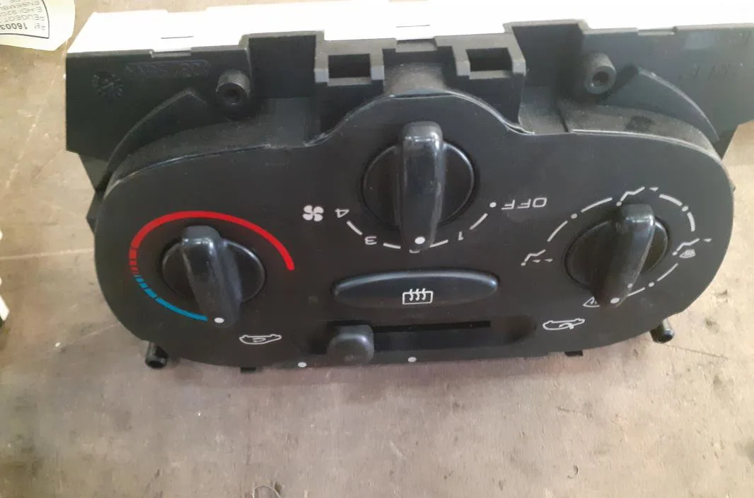 Commande de chauffage Peugeot 206 3-5 portes (2A-C) 1.1 i (1998-2007) occasion