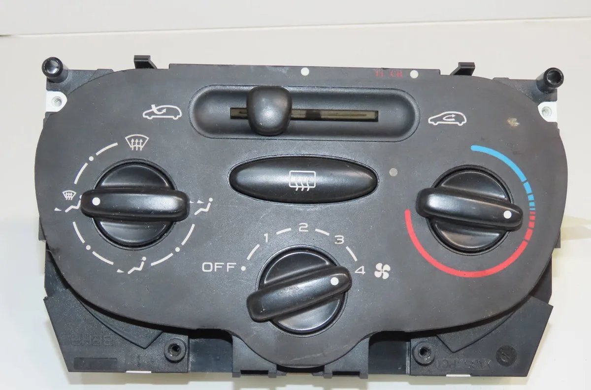 Commande de chauffage Peugeot 206 3-5 portes (2A-C) 1.4 i (1998-2012) 3 portes occasion