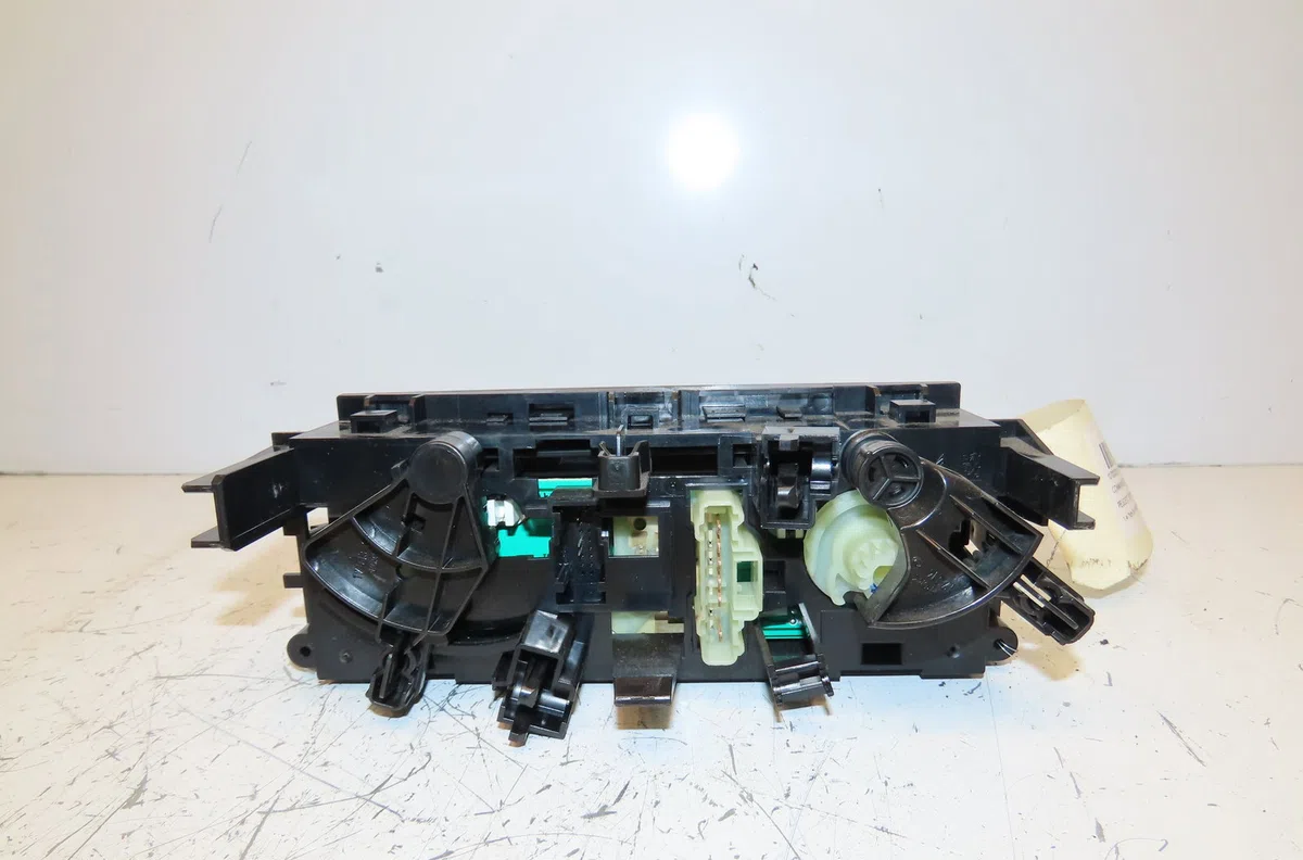 Commande de chauffage Peugeot 207-207 (WA_, WC_) 1.4 (2006-2013) 5 portes occasion