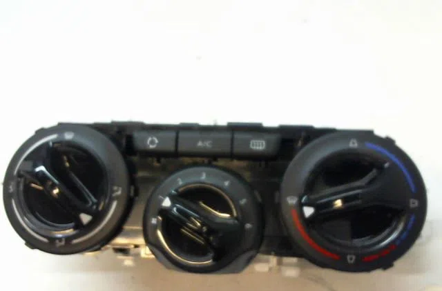 Commande de chauffage Peugeot 208 I (CA_, CC_) 1.2 vti 82 (2012) occasion