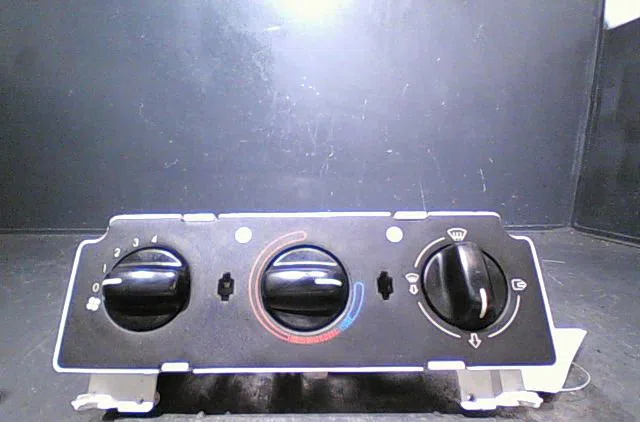 Commande de chauffage Peugeot 306 3-5 portes (7A, 7C, N3, N5) 1.9 d (1994-2001) occasion