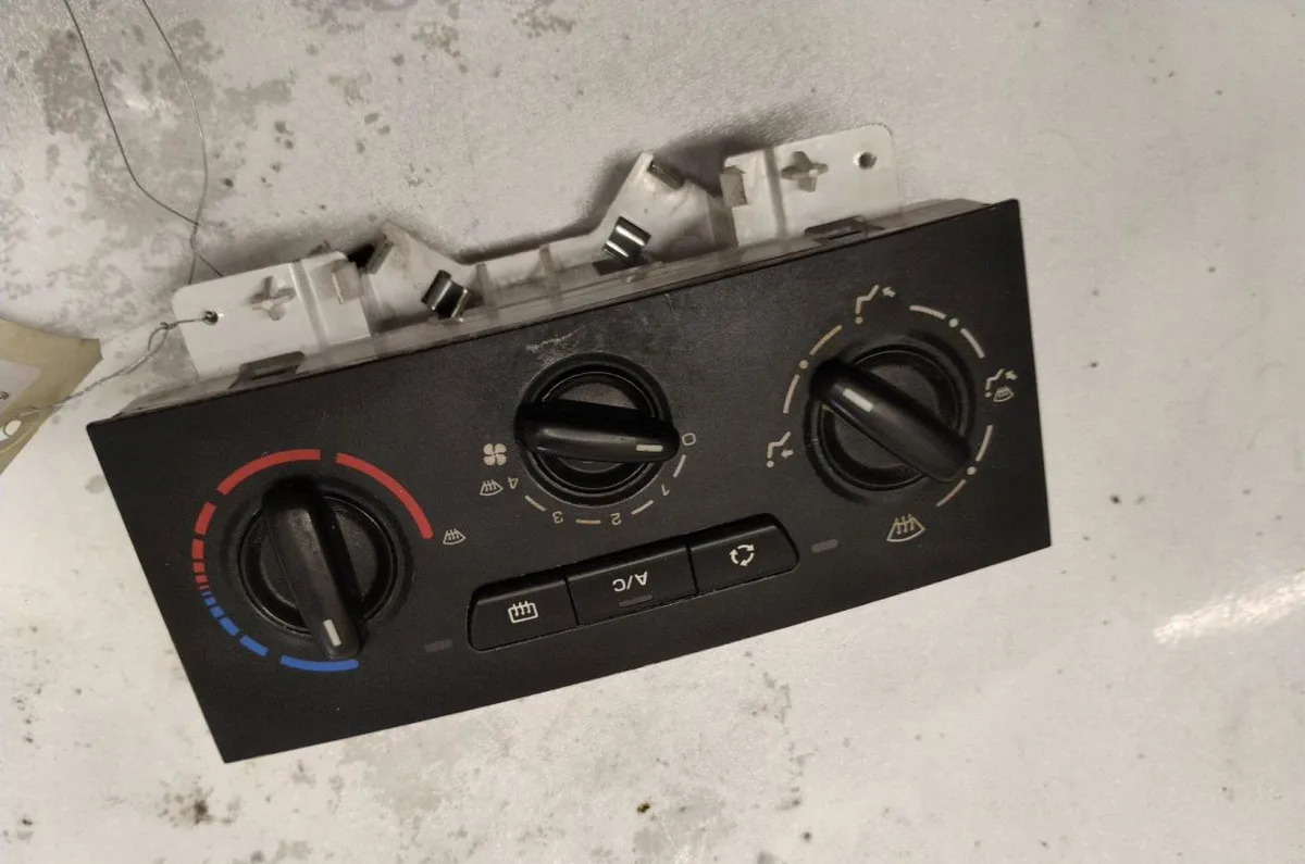 Commande de chauffage PEUGEOT PARTNER 2 PHASE 1 occasion