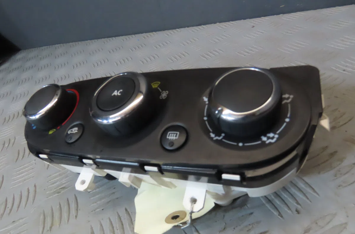 Commande de chauffage RENAULT CLIO 2013 occasion