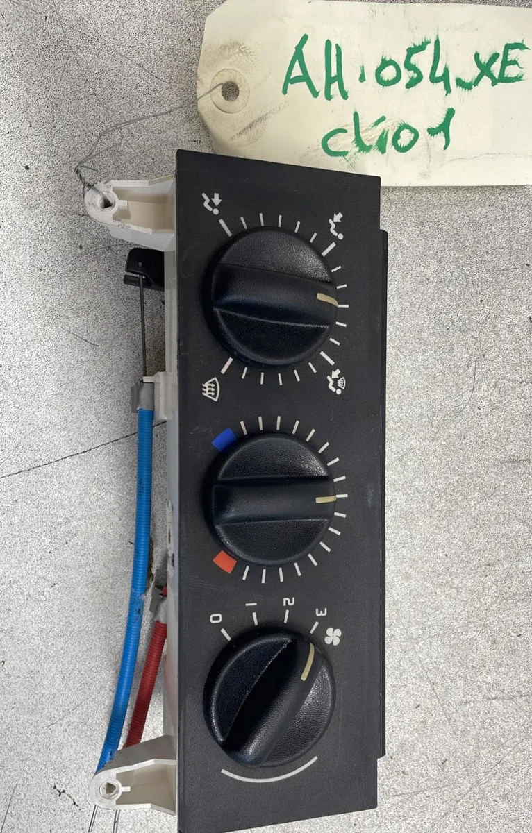 Commande de chauffage Renault CLIO I (B-C57_, 5-357_) 1.2 (b-c-s57a, b-c57s, 5-357f, 5-357j, 5-357l, 5-357r) (1990-1998)