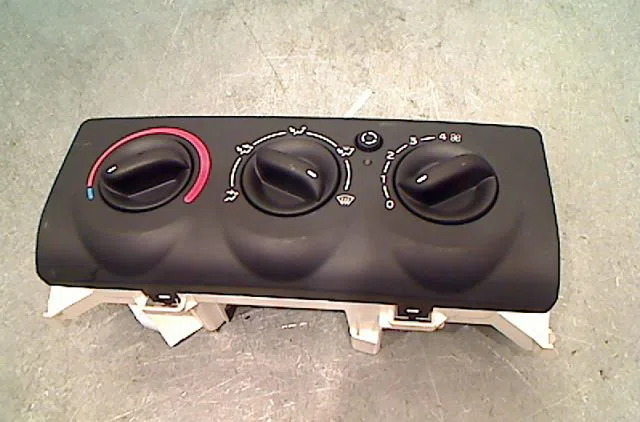 Commande de chauffage Renault CLIO II (BB_, CB_) 1.2 16v (bb05, bb0w, bb11, bb27, bb2t, bb2u, bb2v, cb05,... (2001-2016)