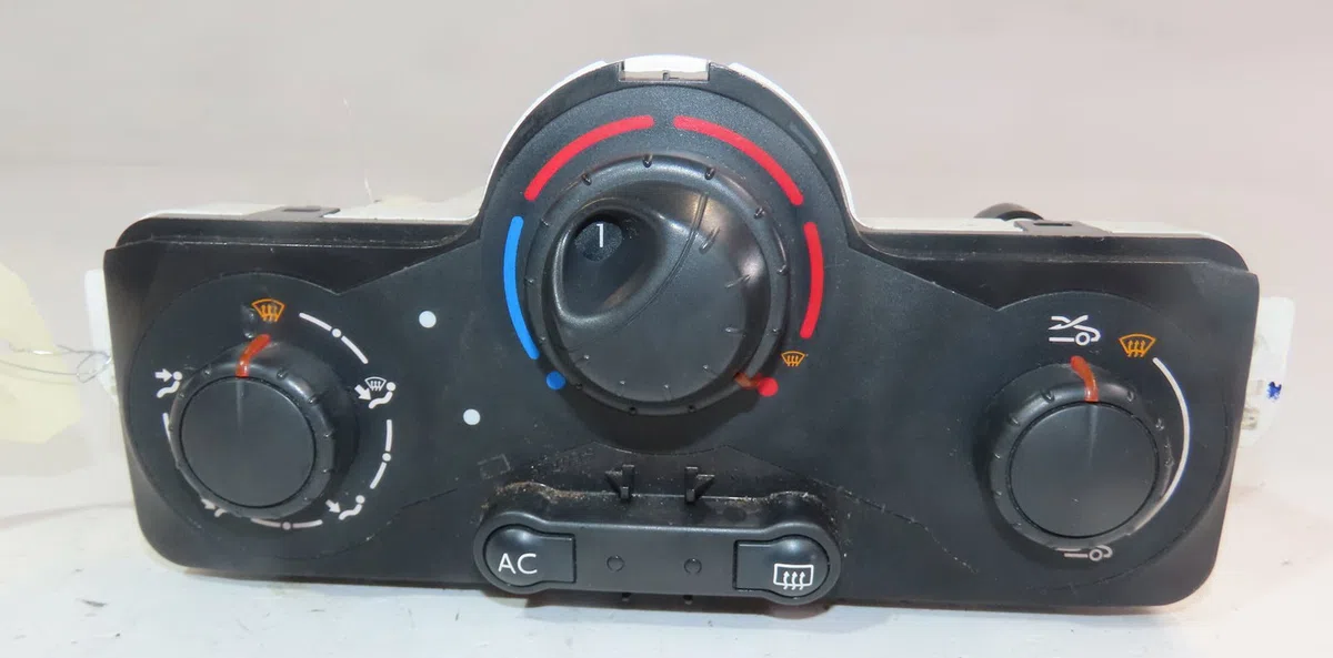Commande de chauffage RENAULT CLIO III  1.5 DCI 85ch occasion