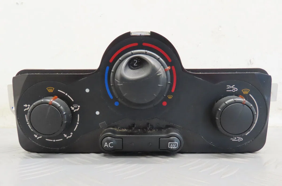 Commande de chauffage Renault CLIO III Grandtour (KR0-1_) 1.5 dci (kr0g) (2007-2012) occasion