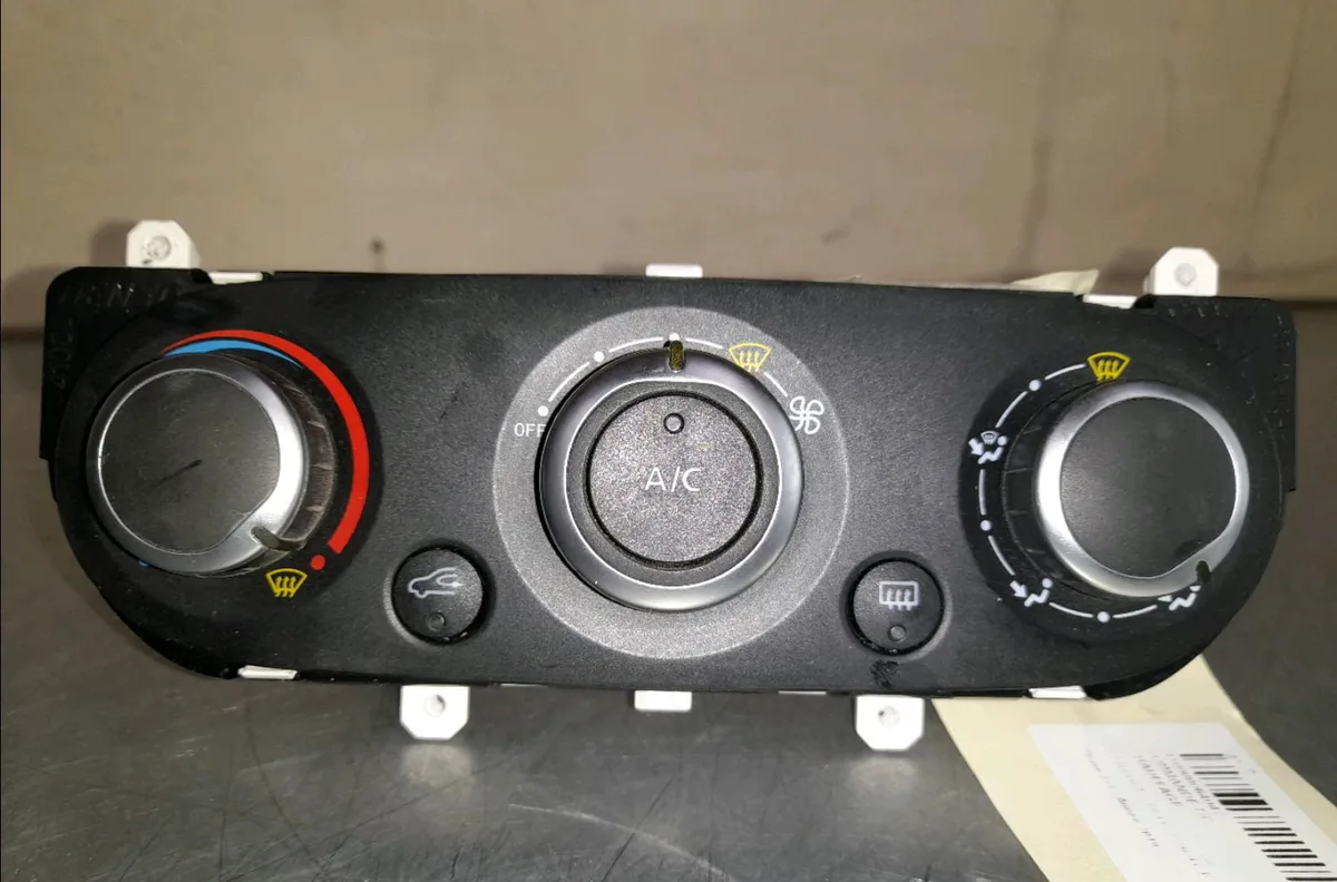 Commande de chauffage Renault CLIO IV (BH_) 0.9 tce 90 (2012) 5 portes occasion