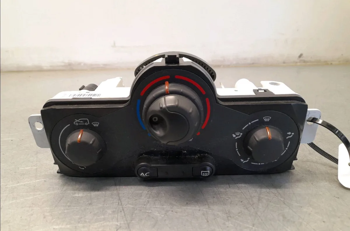 Commande de chauffage Renault KANGOO - GRAND KANGOO II (KW0-1_) 1.5 dci 110 (kw0c, kw0h) (2010) occasion