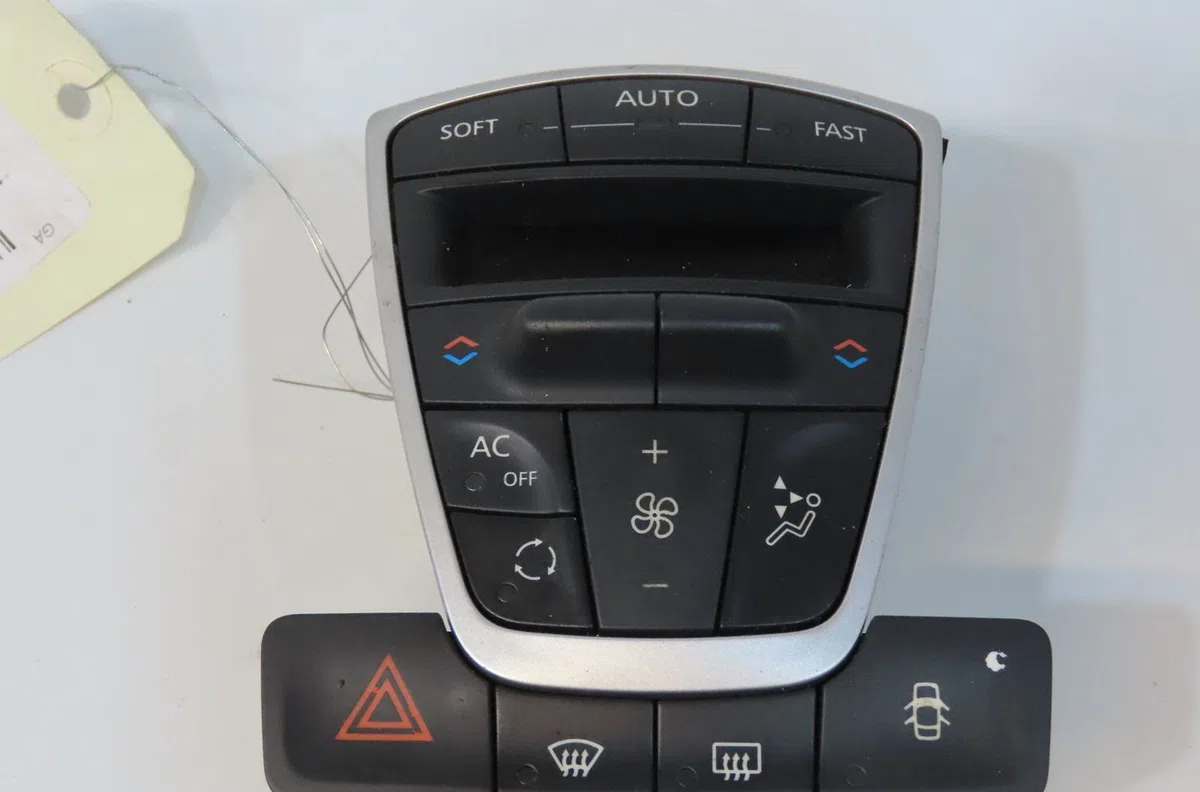 Commande de chauffage Renault LAGUNA III (BT0-1) 1.5 dci (bt00, bt0a, bt0t, bt1j) (2007-2015) 5 portes occasion